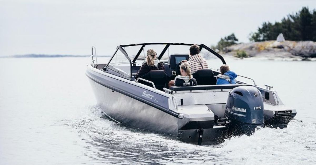 Ska du köpa båt? Vi på Jensen & Englund hjälper dig att hitta rätt båt till rätt pris.